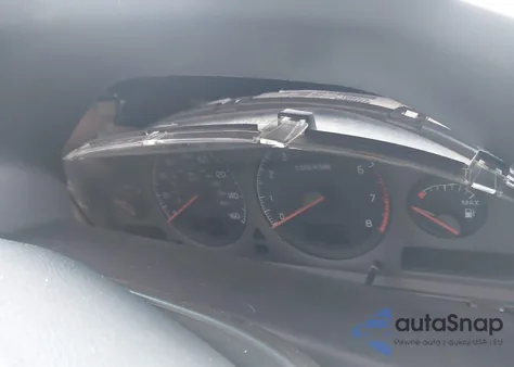 2002 Volvo V70 Xc z USA, uszkodzony, nr VIN YV1SZ58D421076878